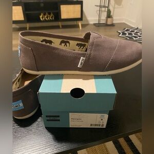 Toms Canvas Shoes